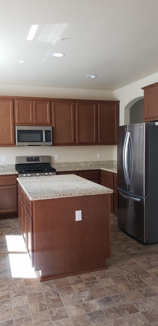 Building Photo - Brand New 3 bedroom 2 1/2 bath Located in ...