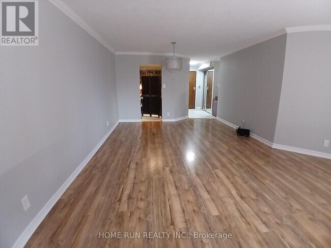 Photo du bâtiment - 151 Bay St