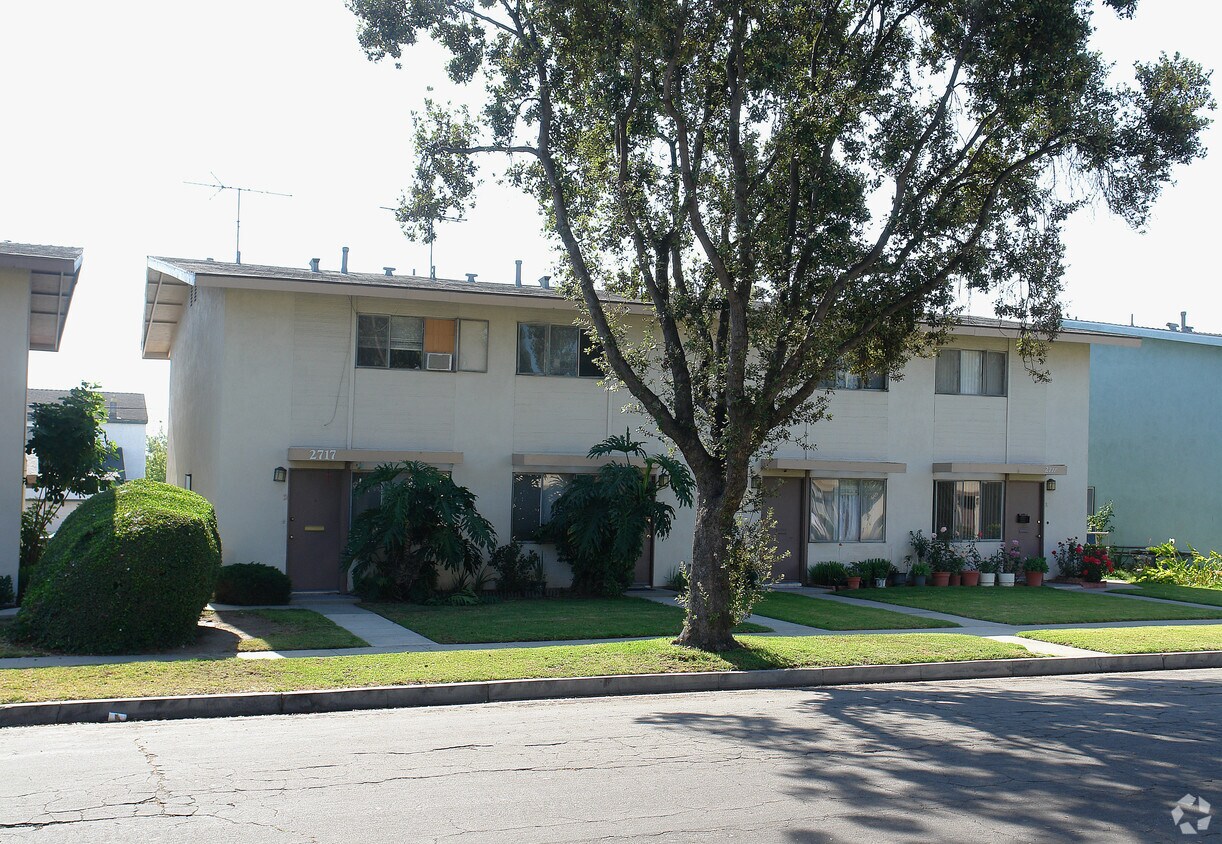 Primary Photo - 2717 S Rosewood Ave