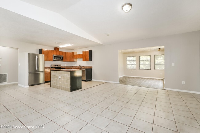 Foto del edificio - 701 NW Grenada St