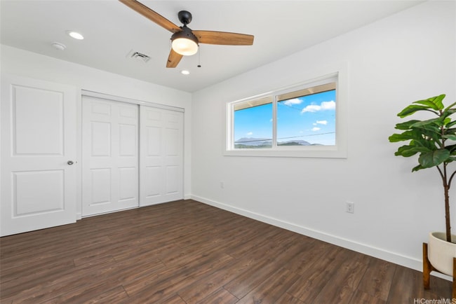 Building Photo - 1235 Manulani St