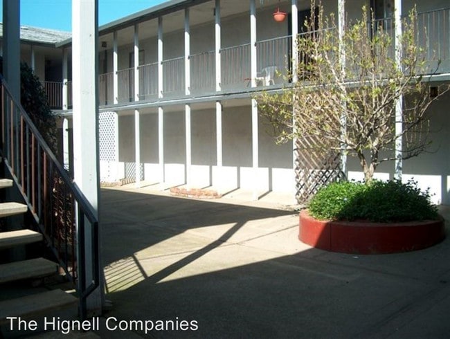 Building Photo - 1080 Trinity St