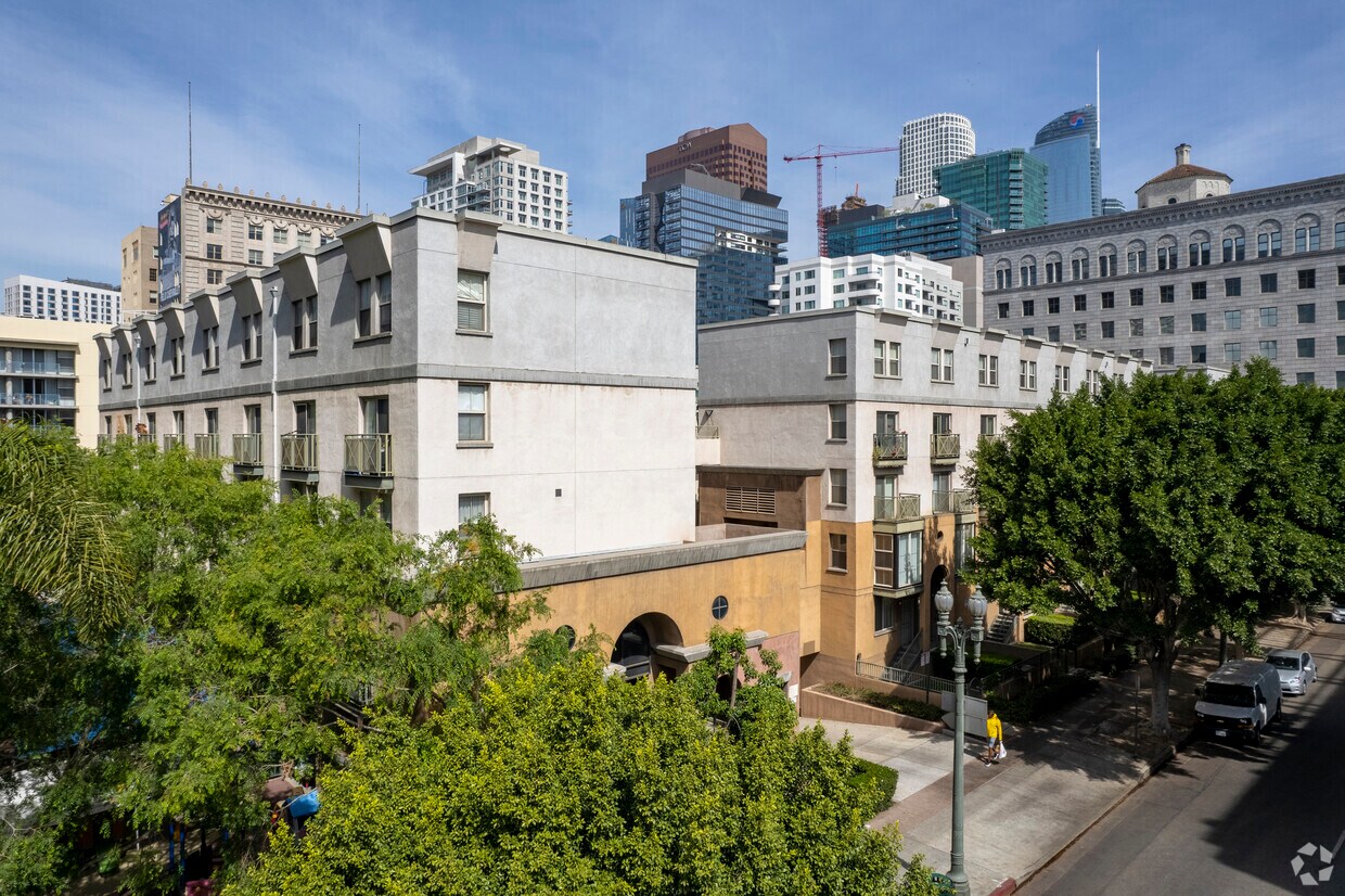1031 S Hope St - Hope Village