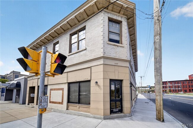 Foto del edificio - 447 E Washington St