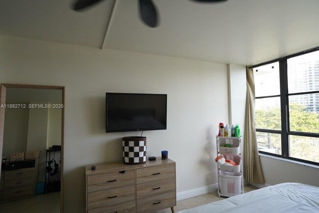 Foto del edificio - 500 Three Islands Boulevard