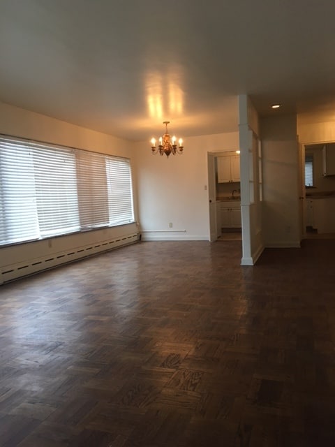 Living/dining room - 915 E Court St
