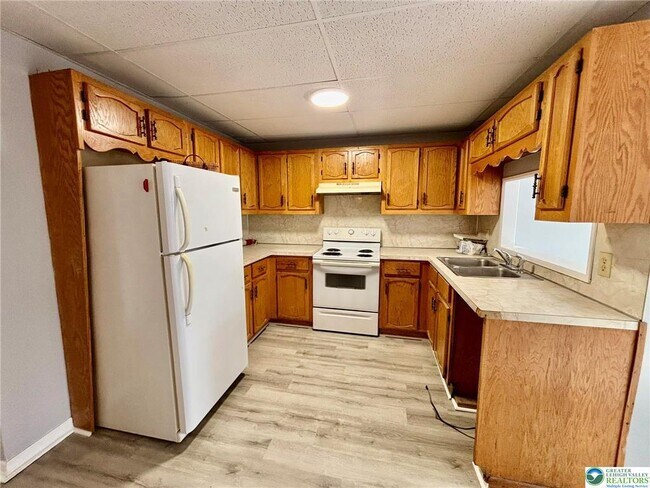 Foto del edificio - 210 W Main St