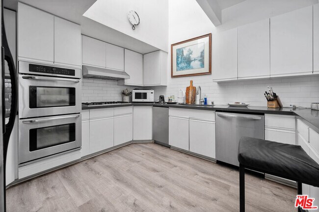 Foto del edificio - 31240 Bailard Rd