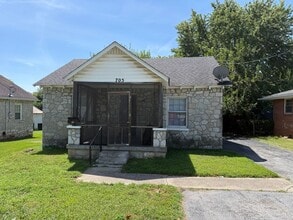Building Photo - 705 Woodford Ave