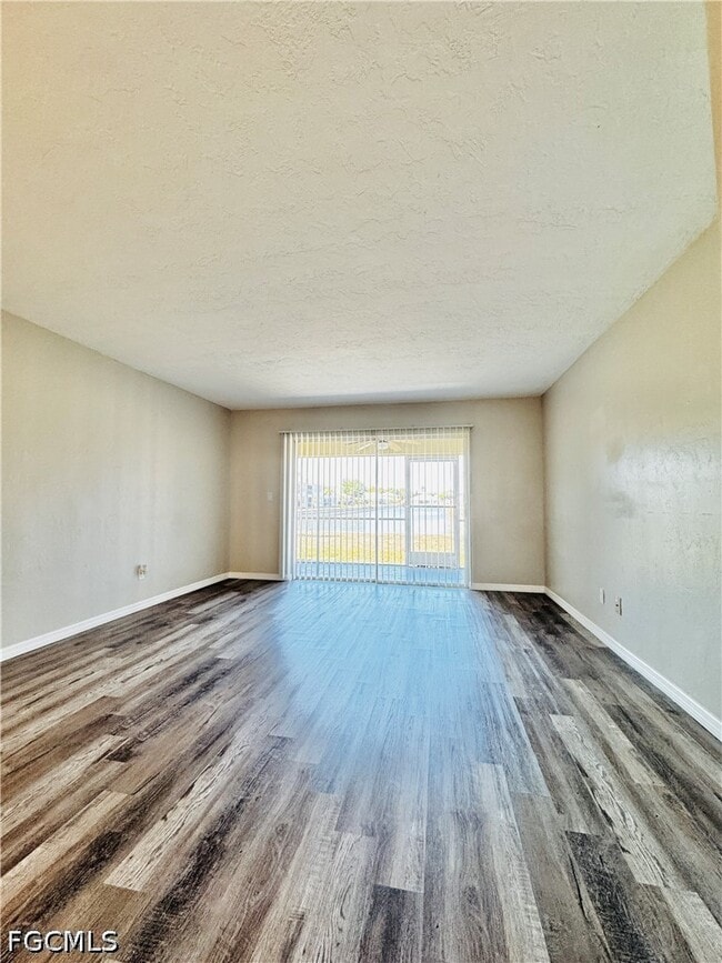 Building Photo - 706 SE 13th Ct
