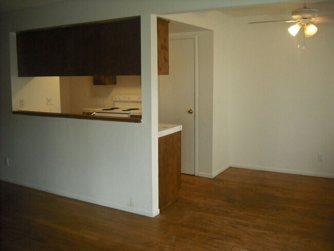 Foto del edificio - 2635 Yardarm Ave