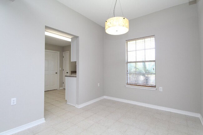 Foto del edificio - Northeast Pensacola 3/2 with Garage, Sunro...