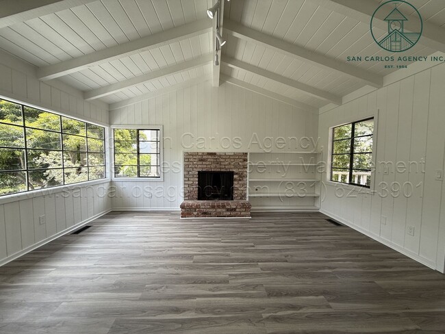 Building Photo - Refreshed Three Bedroom Carmel Point Home