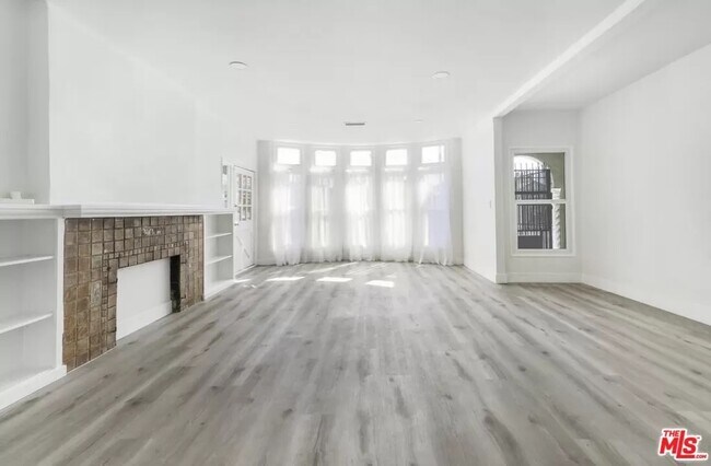 Living Room (South Facing) - 2304 N Cahuenga Blvd