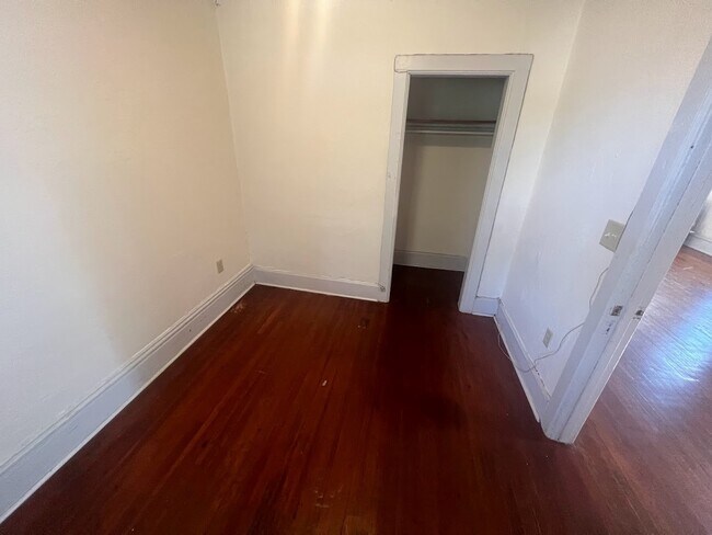 Building Photo - 937 Williamson St