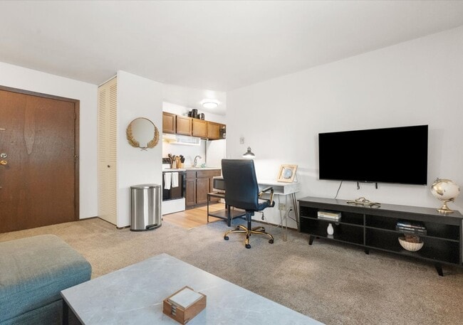 Building Photo - 2601 University Ave