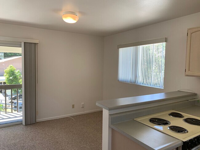 Building Photo - Pauoa Valley- utilities included!