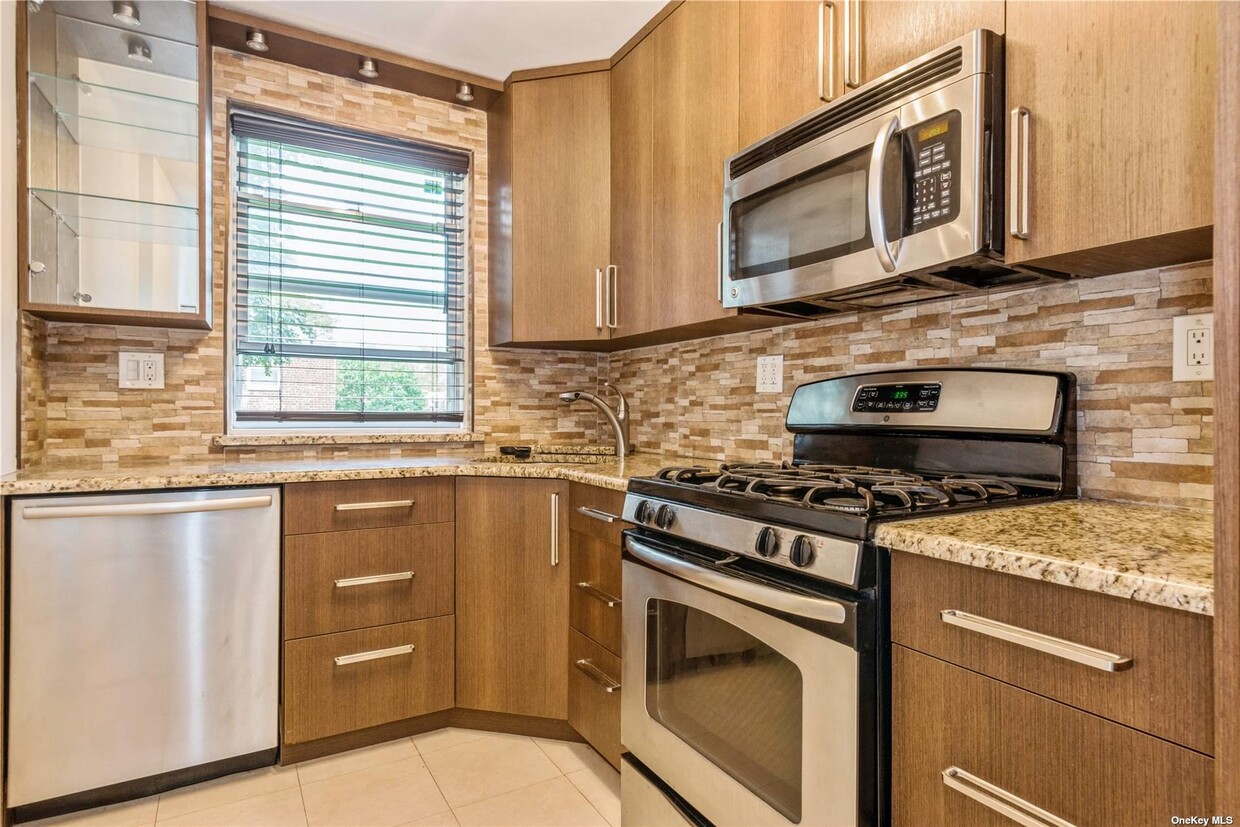 Primary Photo - 260-40-260-74 74th Ave