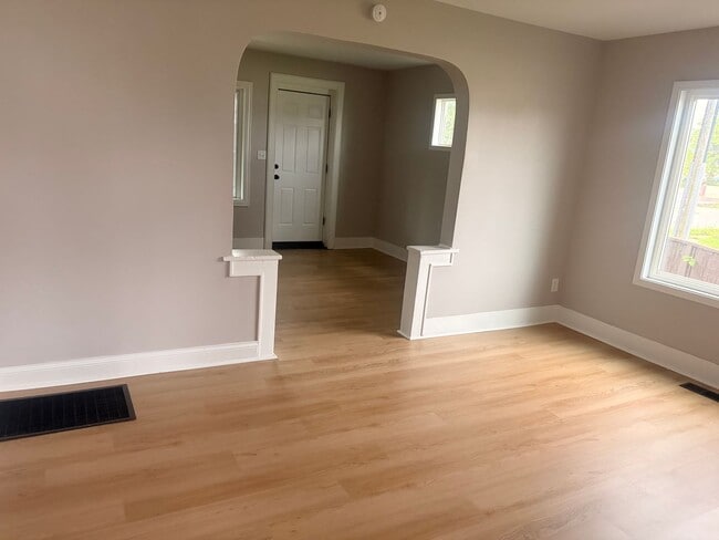 Foto del edificio - Newly Updated 2-Bedroom, 1 bath | Modern Finishes | $1,250/Month