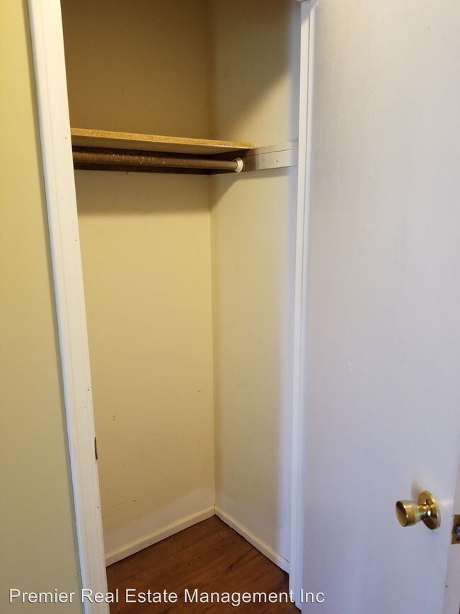 Foto del edificio - 317 NW Highland Ln