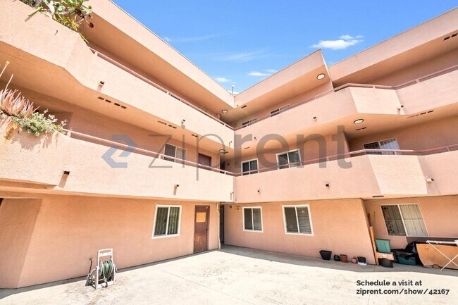 Foto del edificio - 918 W College St