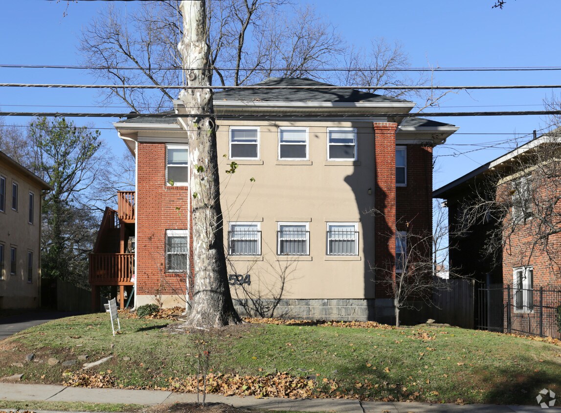 Building Photo - 594 NE Parkway Dr