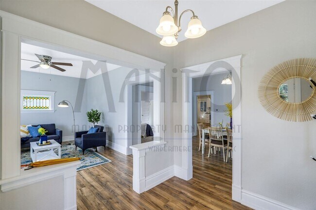 Foto del edificio - Charming home blocks from Kendall Yards