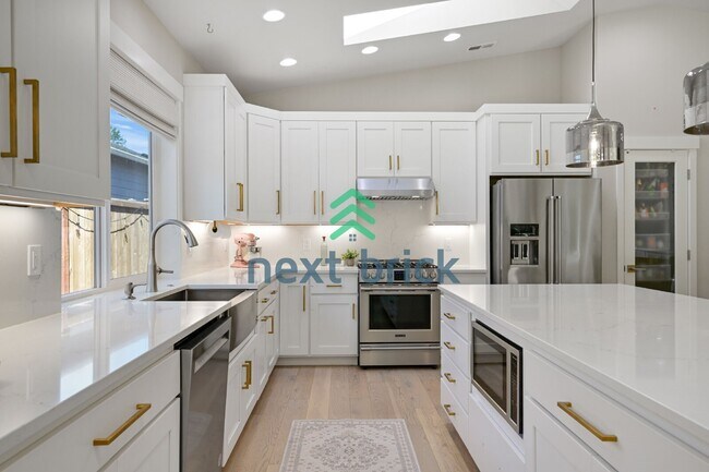 Building Photo - Charming 3-Bed, 2-Bath with 2,170 Sq. Ft. in Beautiful Snohomish!
