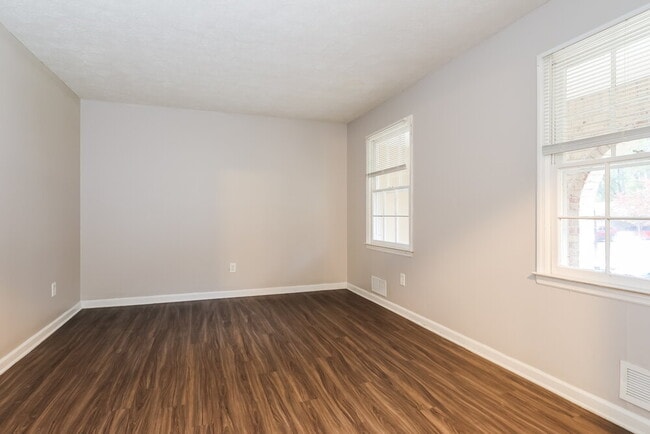 Foto del edificio - 235 Hurst Point