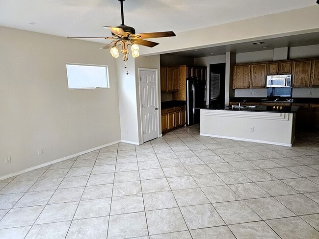 Building Photo - Aliante 4 bedroom 3 bath!!