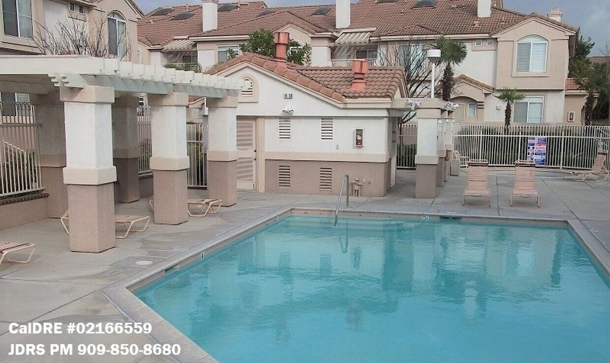 Foto del edificio - Ontario 3 Bedroom Townhome Available in Oc...