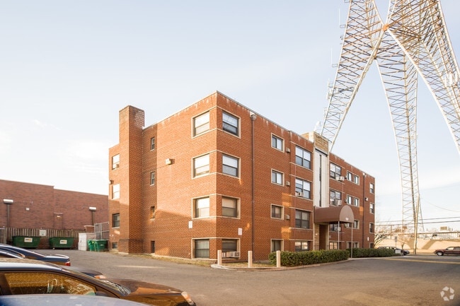 Building Photo - 920 Peabody St NW