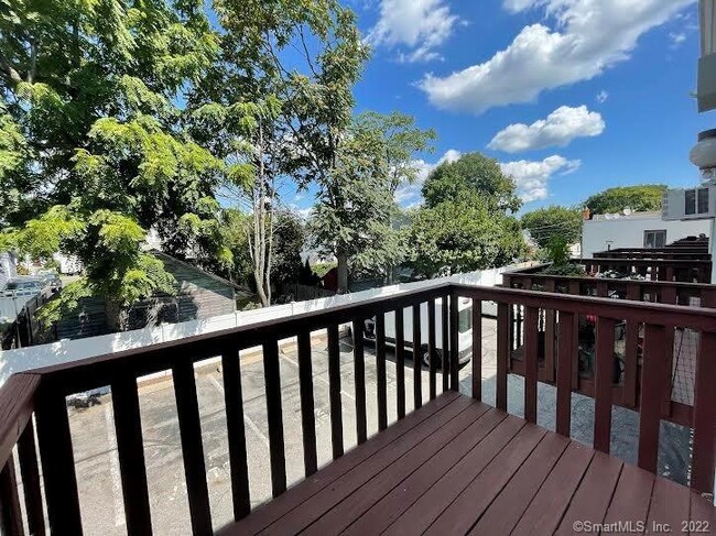 Foto del edificio - 718 Cove Rd