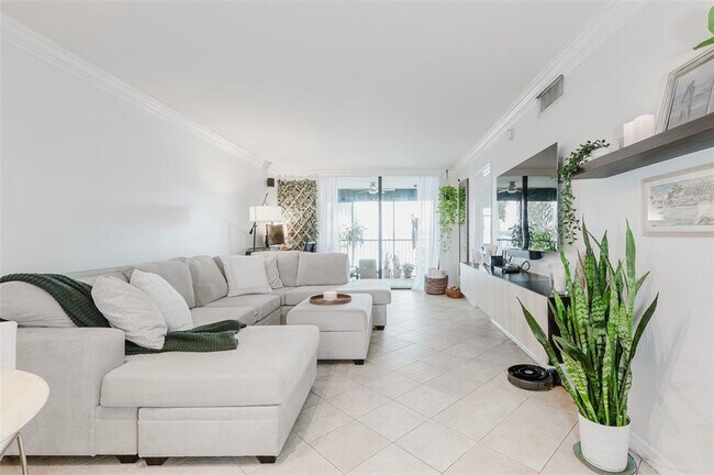 Foto del edificio - 110 Lake Emerald Dr