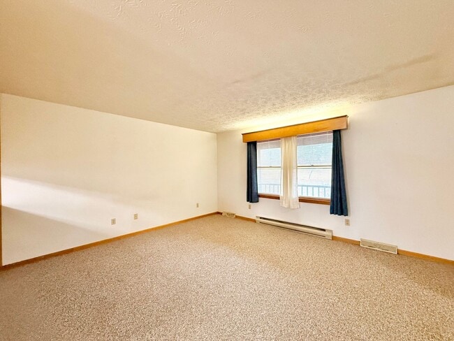 Building Photo - South Boston Home Waiting for You!