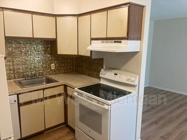 Foto del edificio - 6085 In the Pines Dr SE