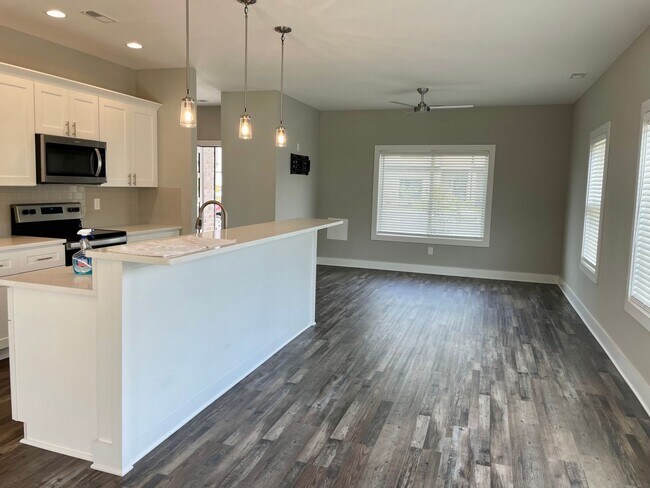 Foto del edificio - Luxury End Unit Townhouse in Campbell County