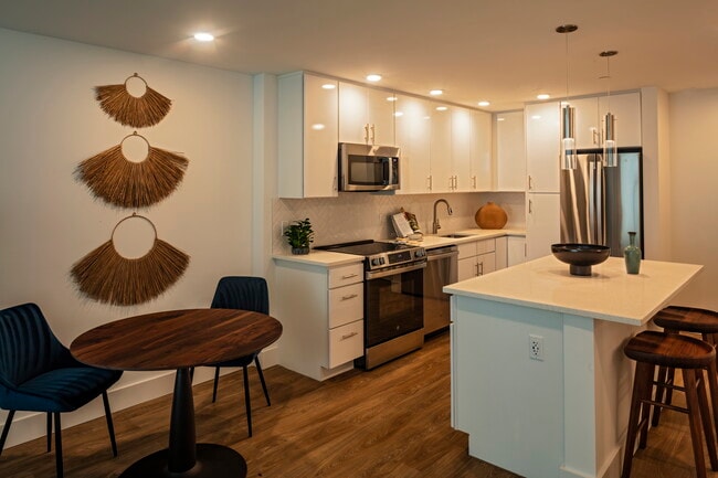 Building Photo - Ascent at Metropolitan Naples