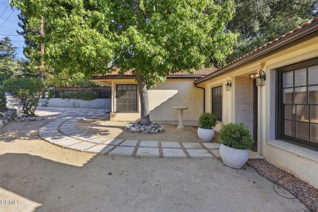 Building Photo - 2646 N Altadena Dr