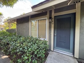 Building Photo - 485 Serento Cir