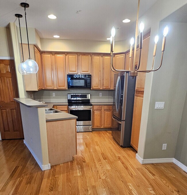 Kitchen - 5220 Boardwalk Dr