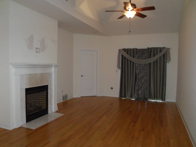 Building Photo - 2029 Rosedale Way