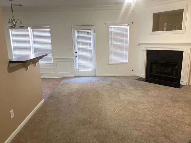 Building Photo - Room in Townhome on Roses Trail