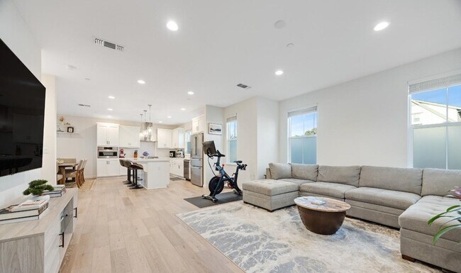 Building Photo - 1747 Linden Ln