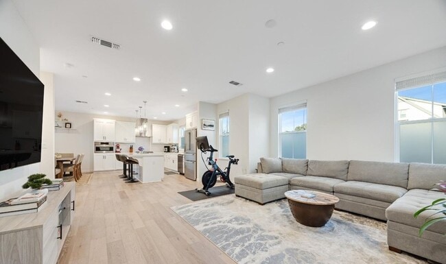 Foto del edificio - 1747 Linden Ln