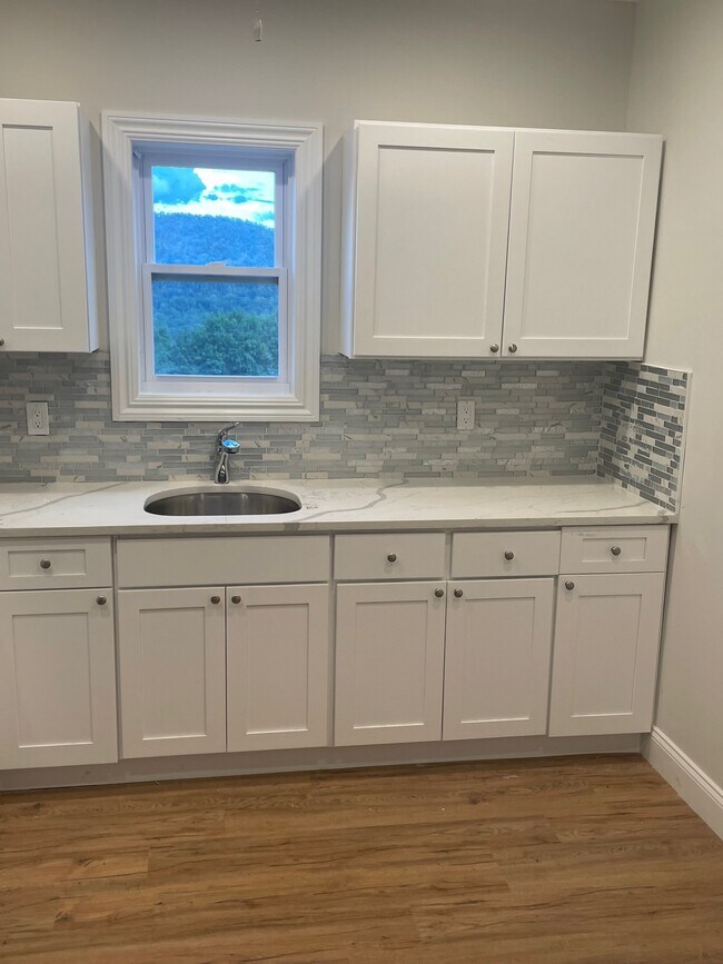 Foto del edificio - 9 Sweezy Ave