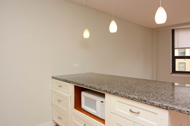 Foto del edificio - 450 W Wellington Ave