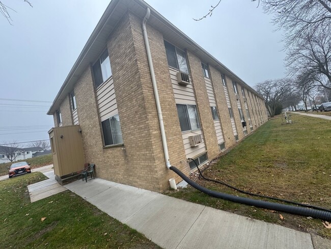 Building Photo - 4100 S 51st St