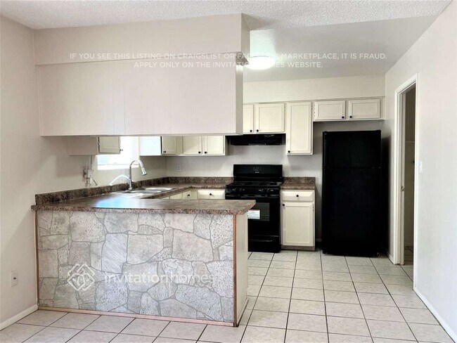 Building Photo - 7121 W North Ln