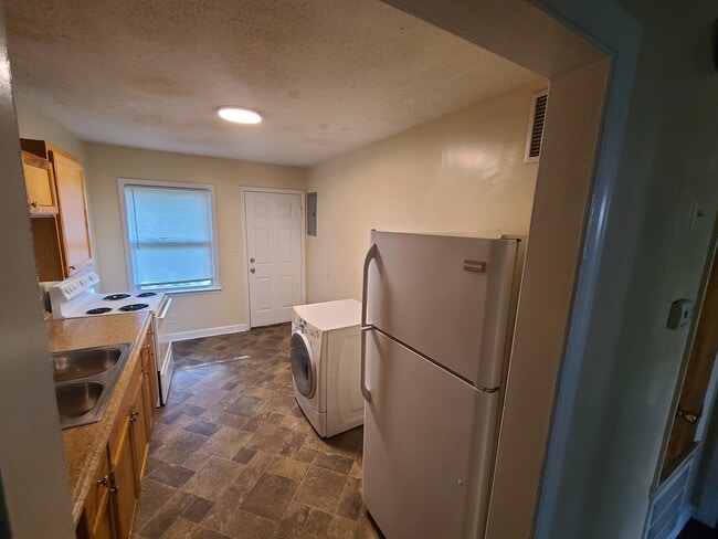 Springview Charlotte Apts - 4
